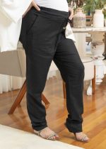 O vestido gestante midi mostarda que você mencionou apresenta mangas 7/8 com elástico nos punhos, uma amarração no busto que facilita a amamentação e babados na saia. Esses detalhes garantem tanto conforto quanto estilo, tornando-o uma ótima opção para gestantes.